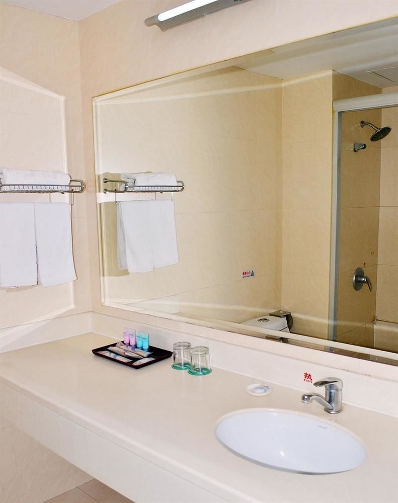 Motel 168 Hotel Urumqi Bagian luar foto